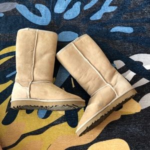 Ugg classic boots size 7